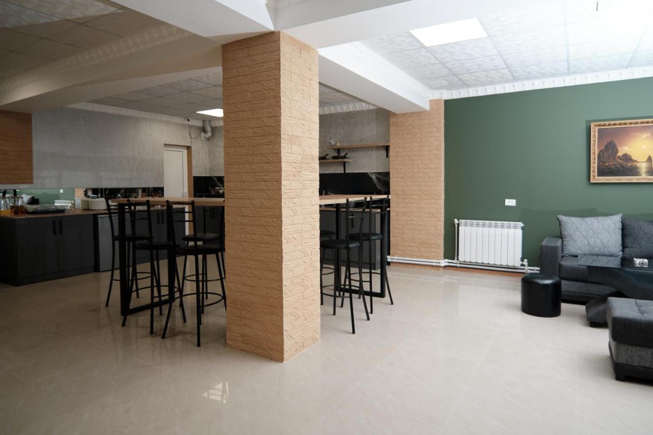 Ro Metro Aparthotel Gyumri Eksteriør bilde
